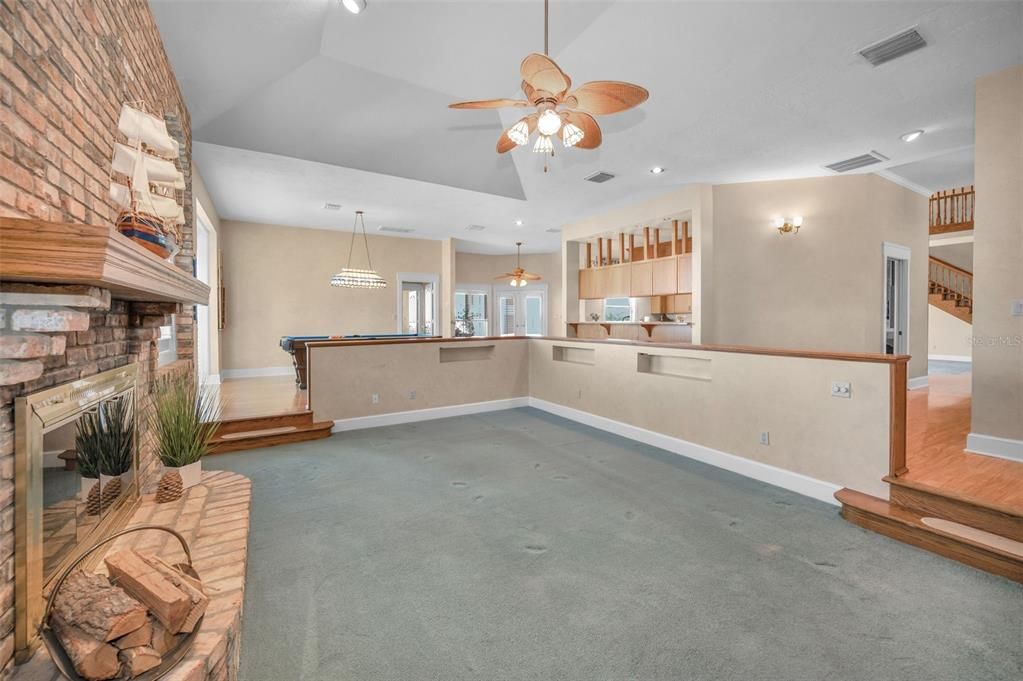 合同活跃: $3,800,000 (4 贝兹, 4 浴室, 5512 平方英尺)