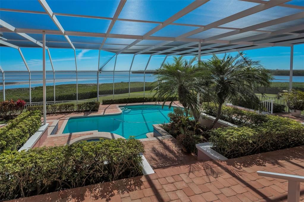 合同活跃: $3,800,000 (4 贝兹, 4 浴室, 5512 平方英尺)