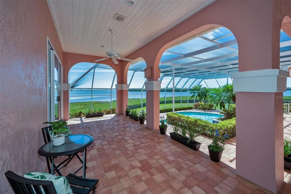 合同活跃: $3,800,000 (4 贝兹, 4 浴室, 5512 平方英尺)