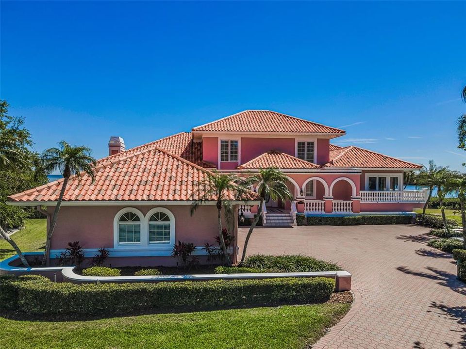 合同活跃: $3,800,000 (4 贝兹, 4 浴室, 5512 平方英尺)