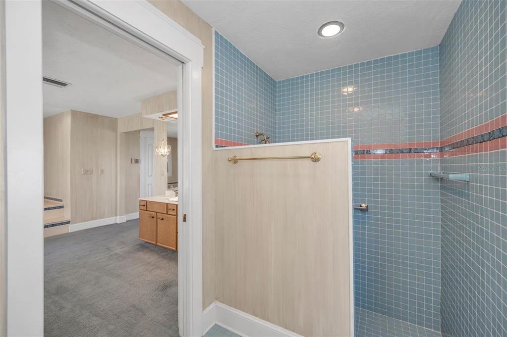 合同活跃: $3,800,000 (4 贝兹, 4 浴室, 5512 平方英尺)