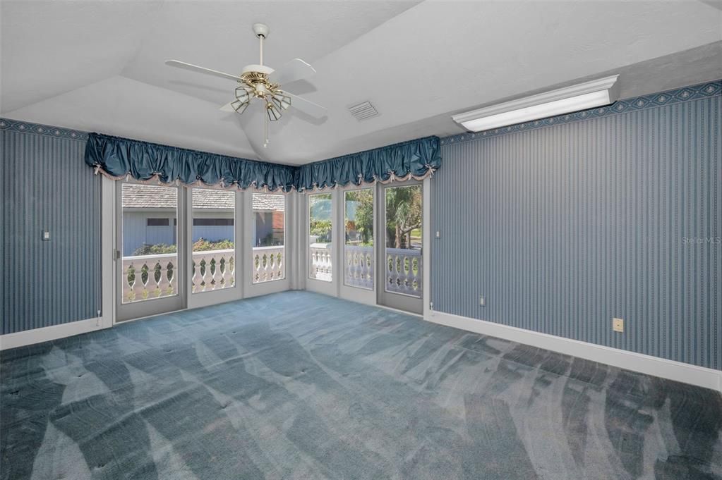 合同活跃: $3,800,000 (4 贝兹, 4 浴室, 5512 平方英尺)