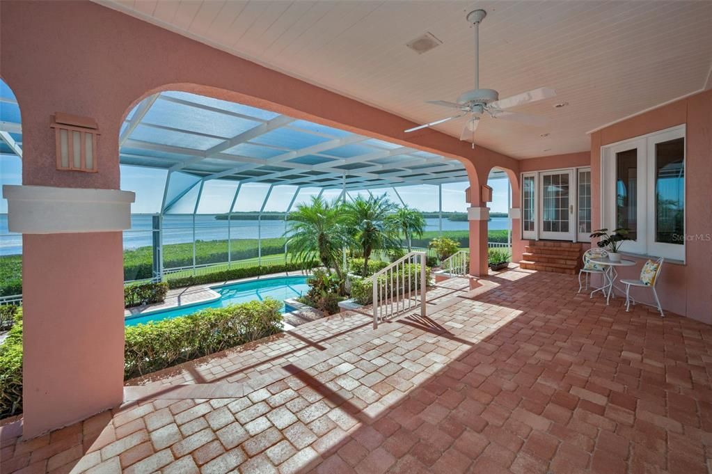 合同活跃: $3,800,000 (4 贝兹, 4 浴室, 5512 平方英尺)