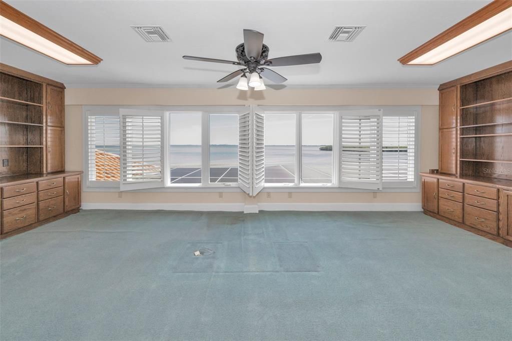 合同活跃: $3,800,000 (4 贝兹, 4 浴室, 5512 平方英尺)