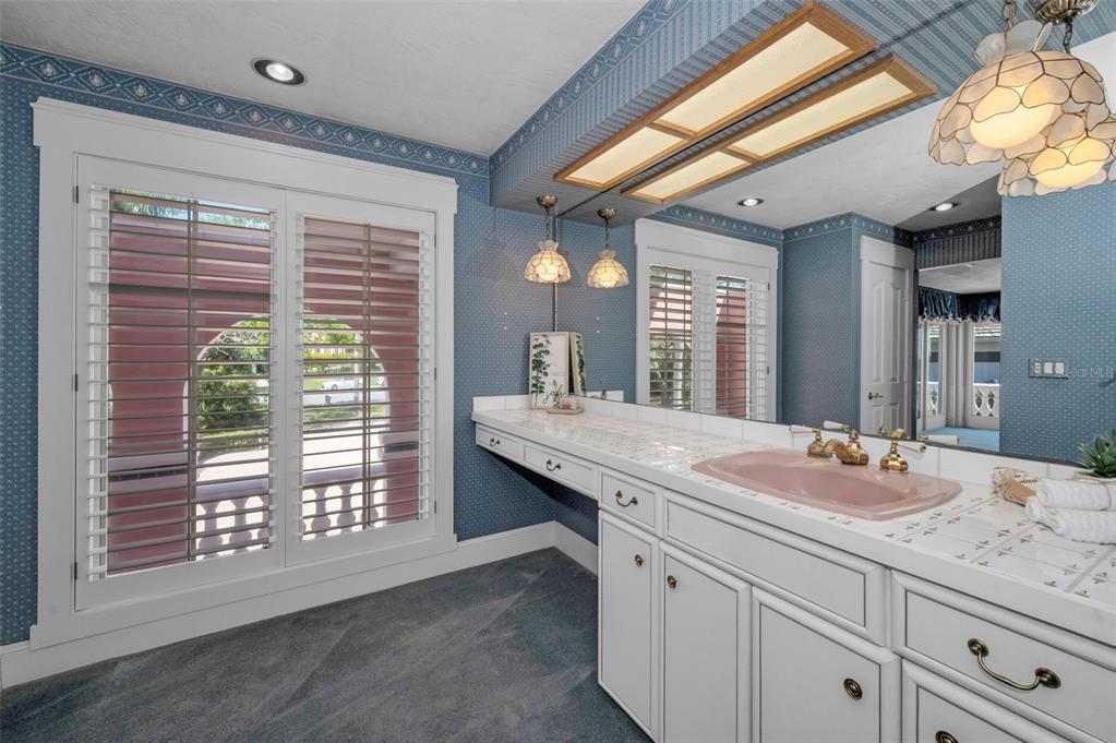 合同活跃: $3,800,000 (4 贝兹, 4 浴室, 5512 平方英尺)