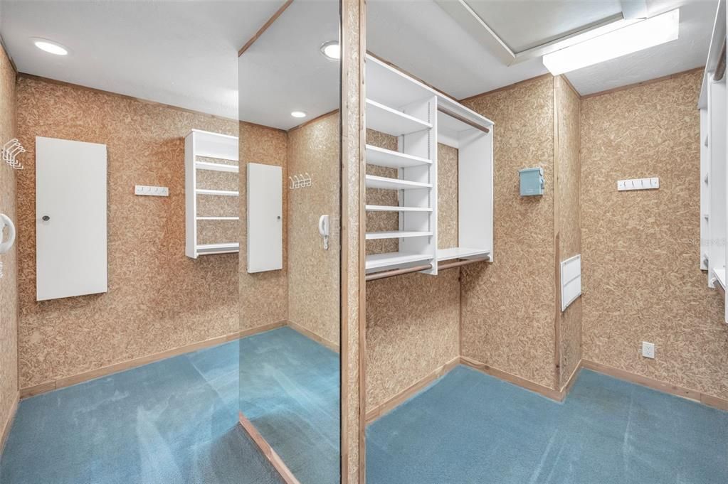 合同活跃: $3,800,000 (4 贝兹, 4 浴室, 5512 平方英尺)