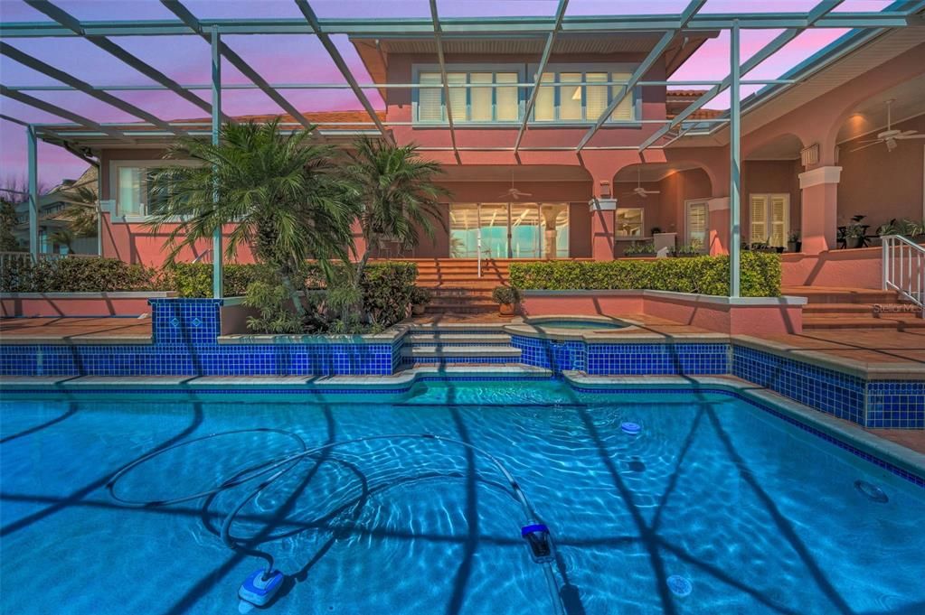 合同活跃: $3,800,000 (4 贝兹, 4 浴室, 5512 平方英尺)