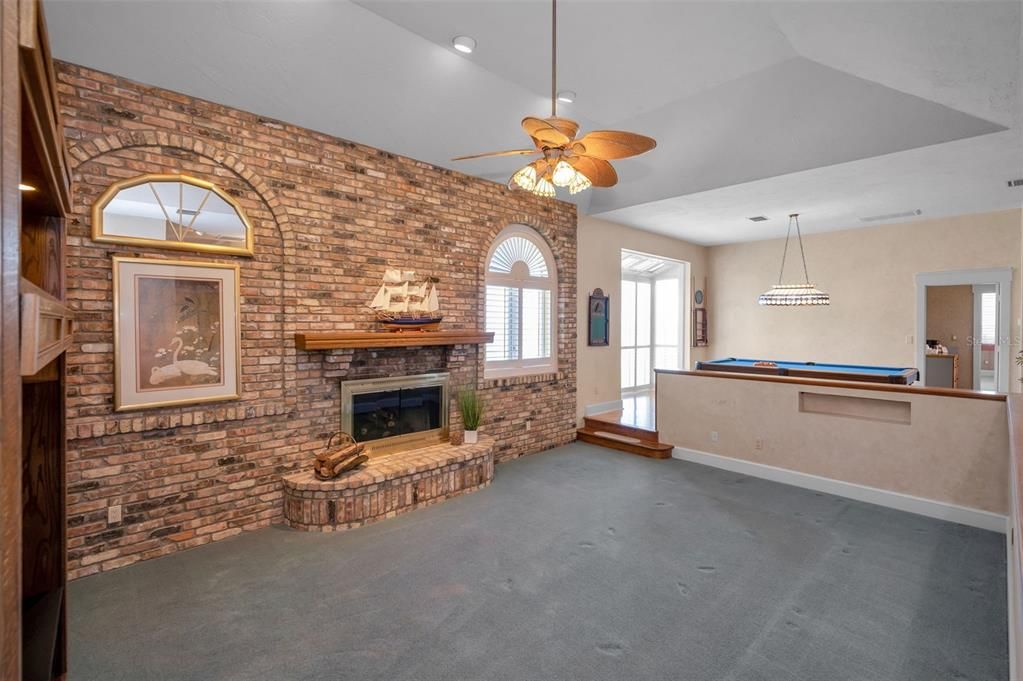 合同活跃: $3,800,000 (4 贝兹, 4 浴室, 5512 平方英尺)