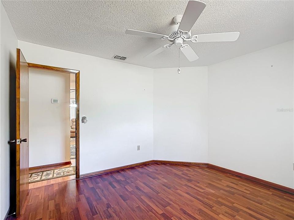 For Sale: $165,000 (2 beds, 2 baths, 1352 Square Feet)