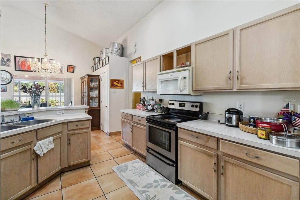 For Sale: $445,000 (4 beds, 2 baths, 1949 Square Feet)