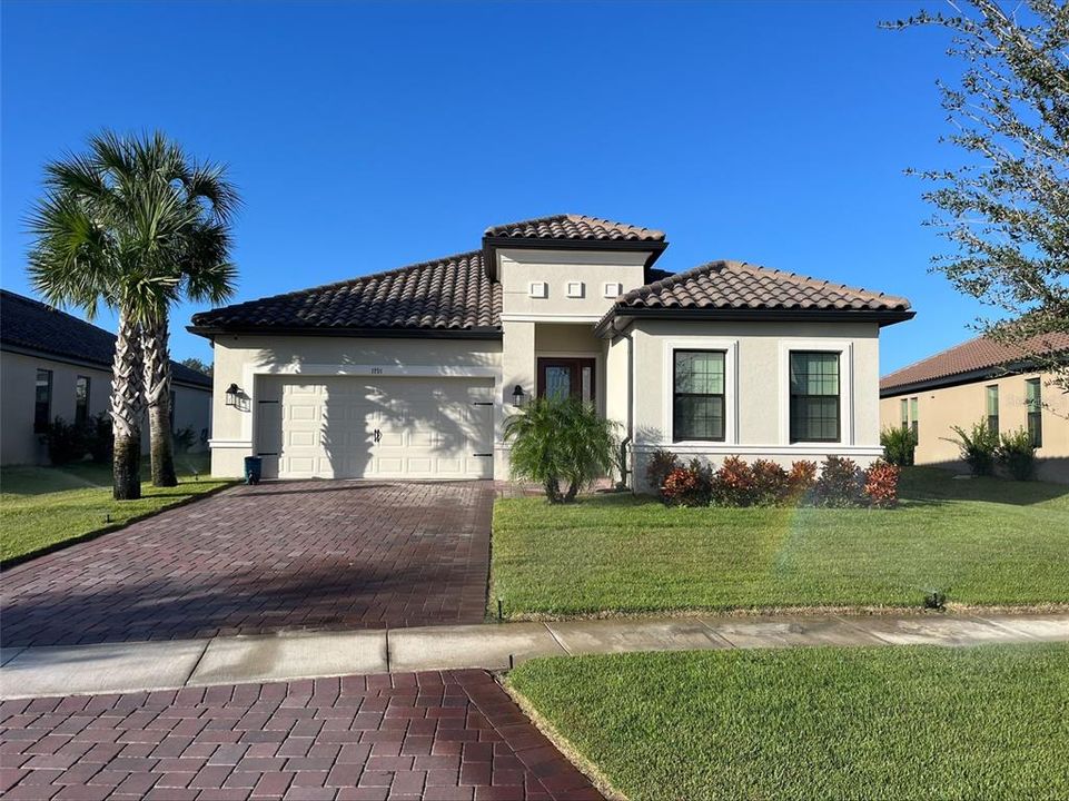 For Sale: $559,000 (4 beds, 3 baths, 2420 Square Feet)