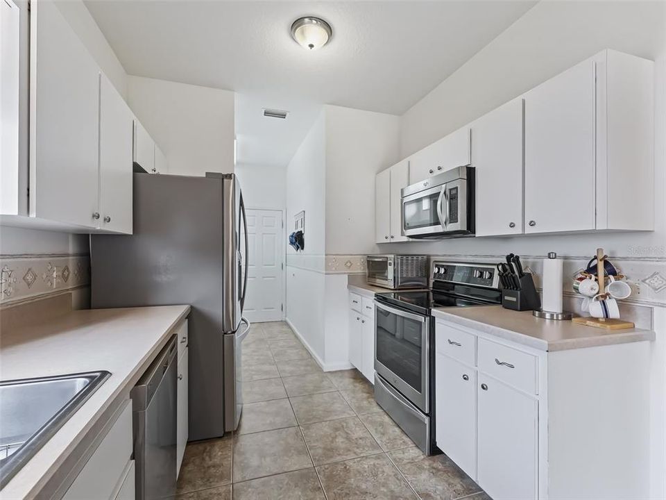 For Sale: $289,900 (3 beds, 2 baths, 1640 Square Feet)