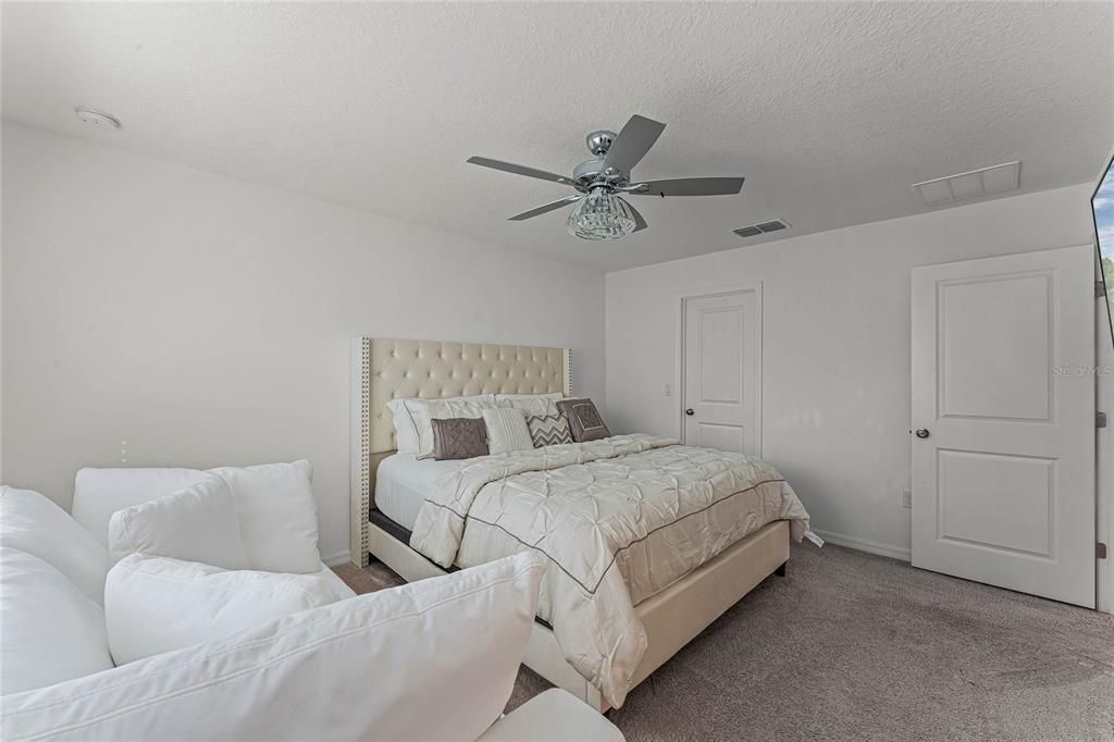 Master Bedroom with en-suite bathroom. 2nd Floor