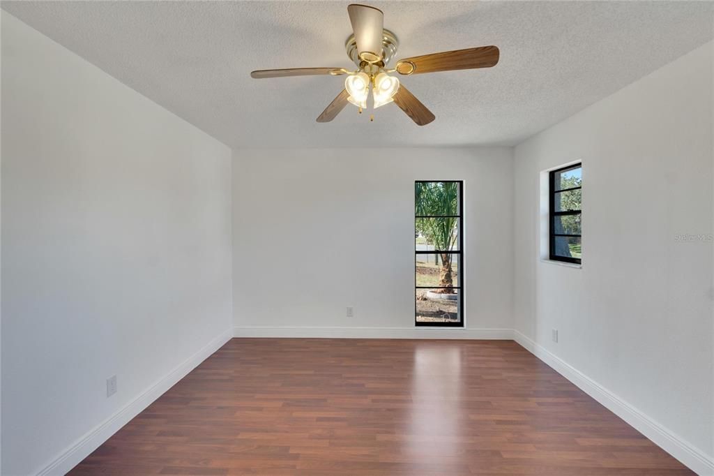 For Sale: $325,000 (3 beds, 2 baths, 1710 Square Feet)