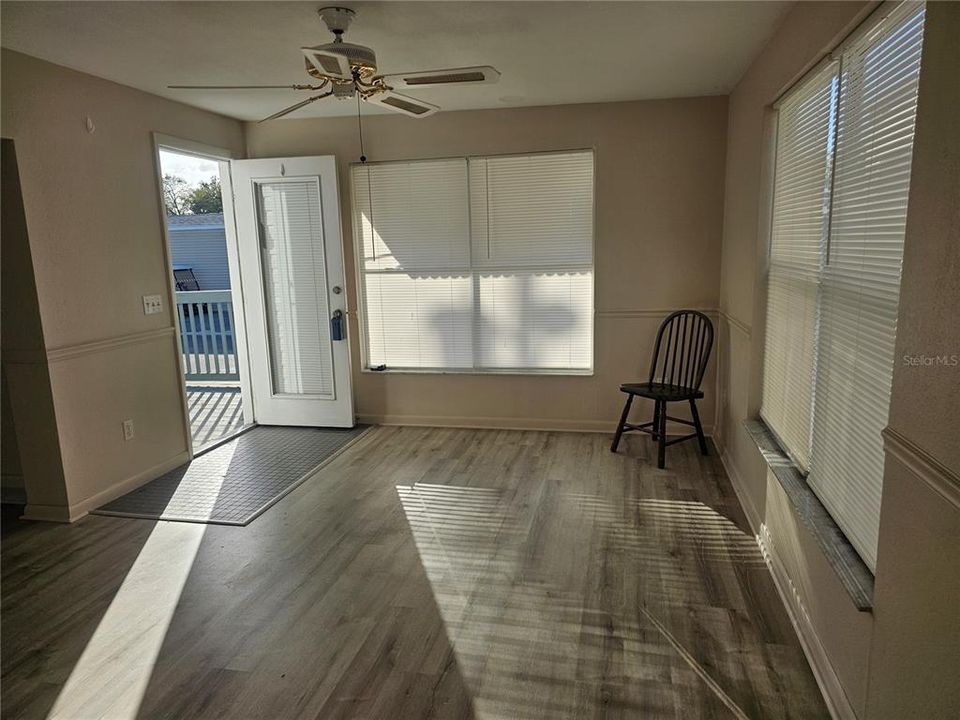 For Sale: $189,900 (2 beds, 2 baths, 864 Square Feet)