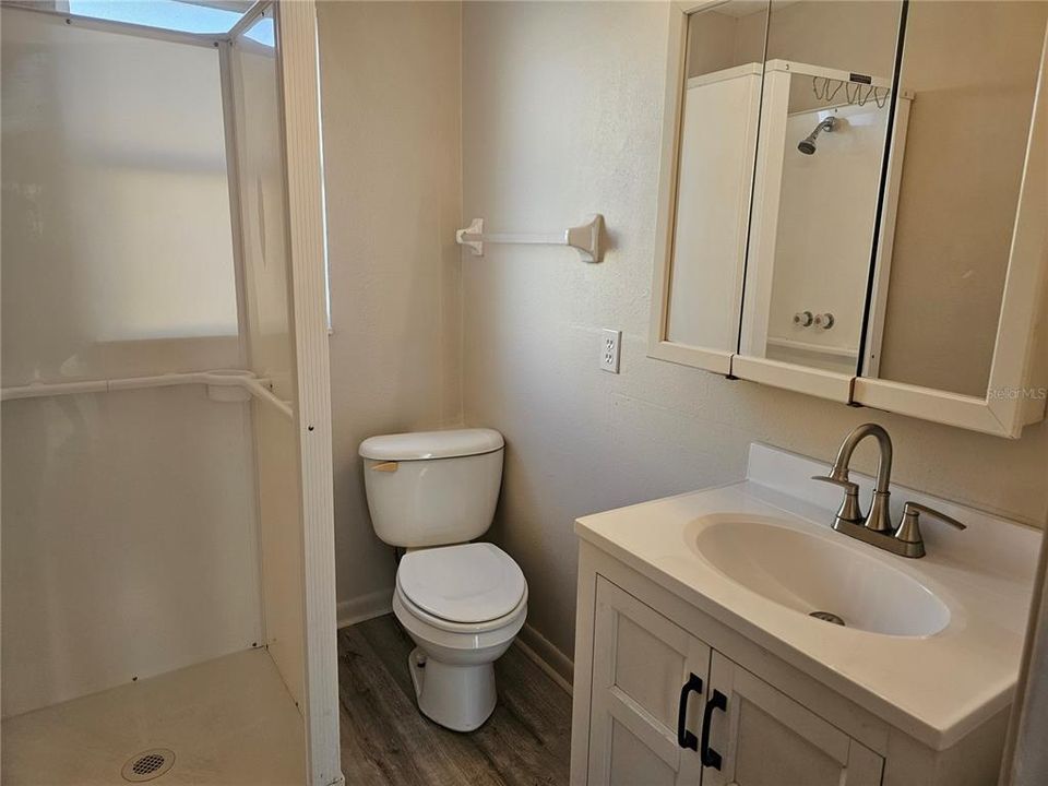 For Sale: $189,900 (2 beds, 2 baths, 864 Square Feet)