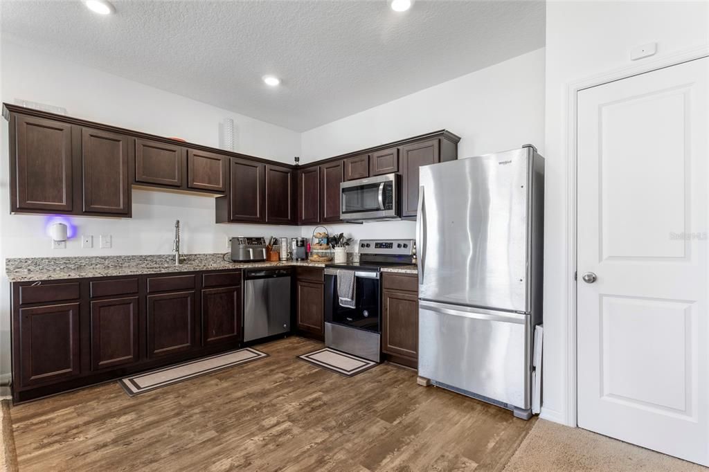 For Sale: $284,900 (3 beds, 2 baths, 1421 Square Feet)