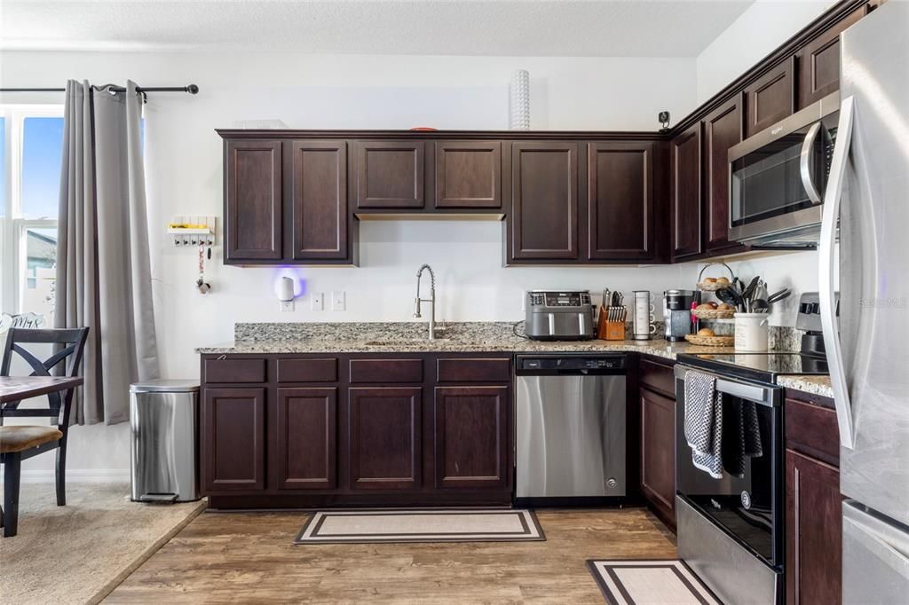 For Sale: $284,900 (3 beds, 2 baths, 1421 Square Feet)