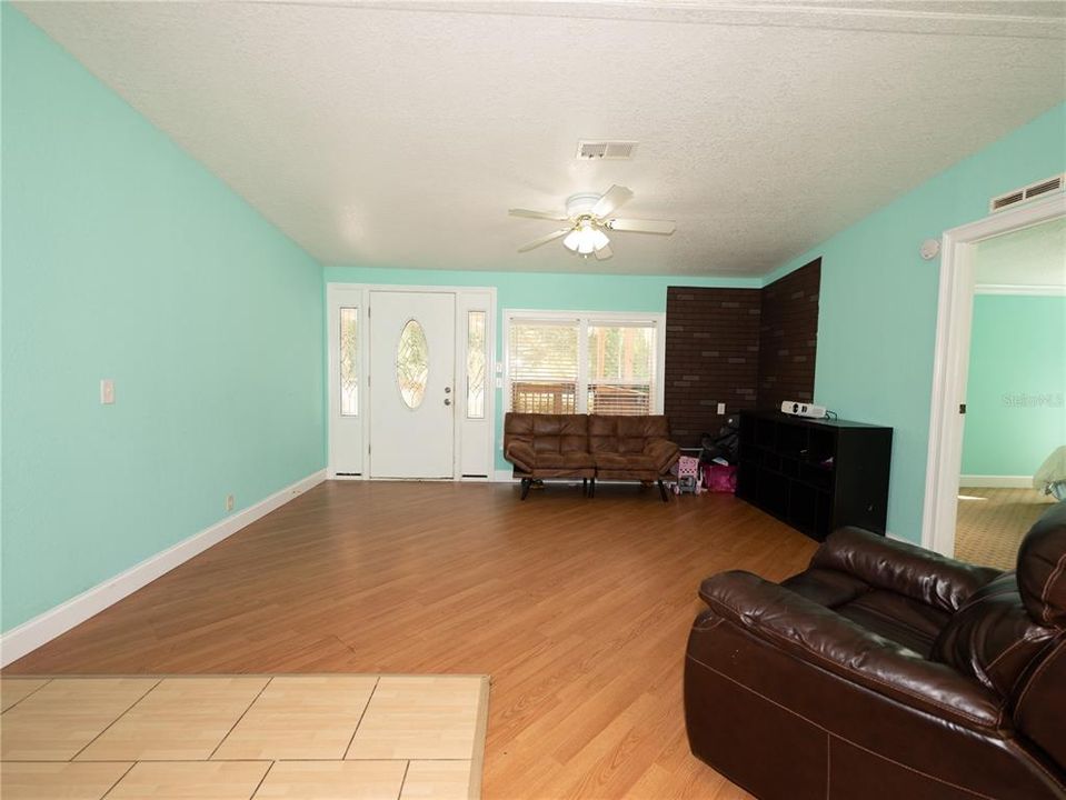 For Sale: $185,000 (4 beds, 2 baths, 1518 Square Feet)