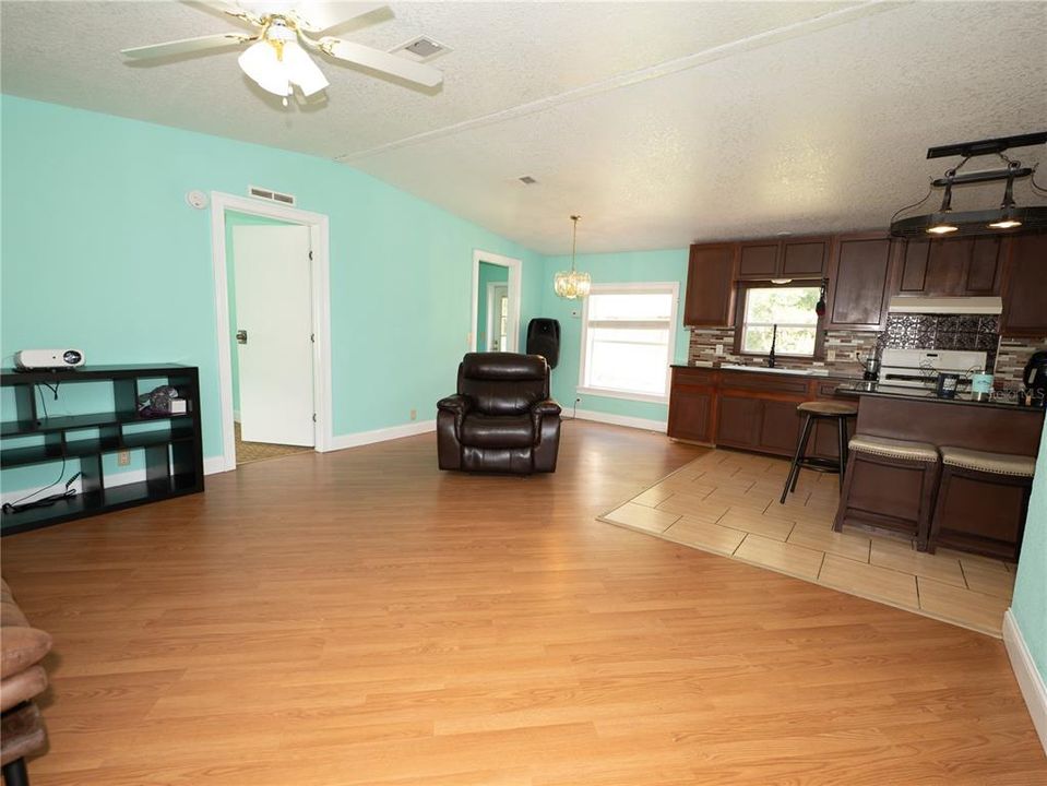 For Sale: $185,000 (4 beds, 2 baths, 1518 Square Feet)