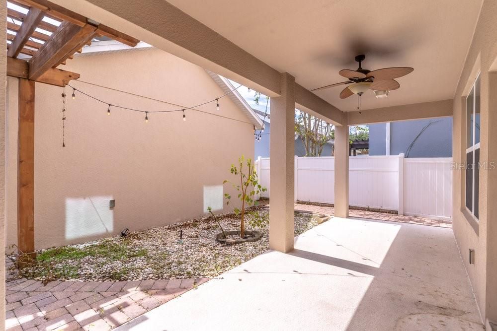 For Sale: $549,900 (3 beds, 2 baths, 1984 Square Feet)