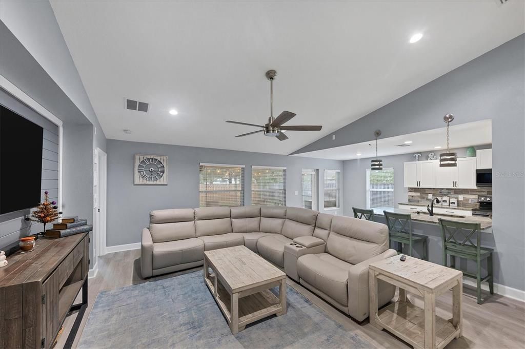 Active With Contract: $402,000 (3 beds, 2 baths, 2084 Square Feet)