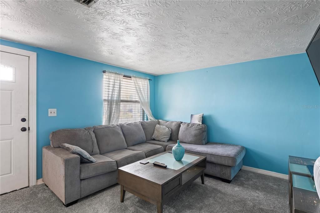 For Sale: $307,000 (3 beds, 2 baths, 1368 Square Feet)