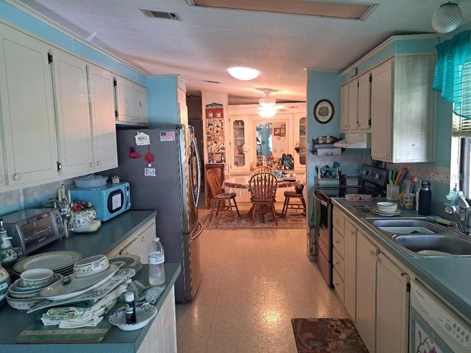 For Sale: $159,000 (2 beds, 2 baths, 1341 Square Feet)