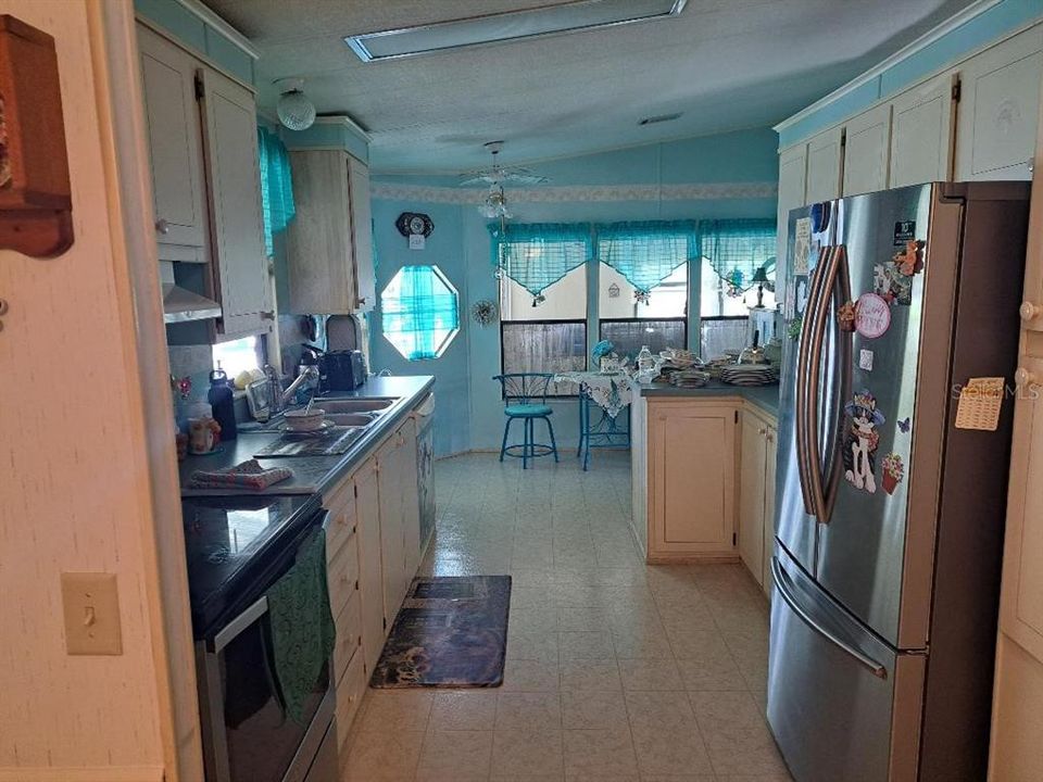 For Sale: $159,000 (2 beds, 2 baths, 1341 Square Feet)