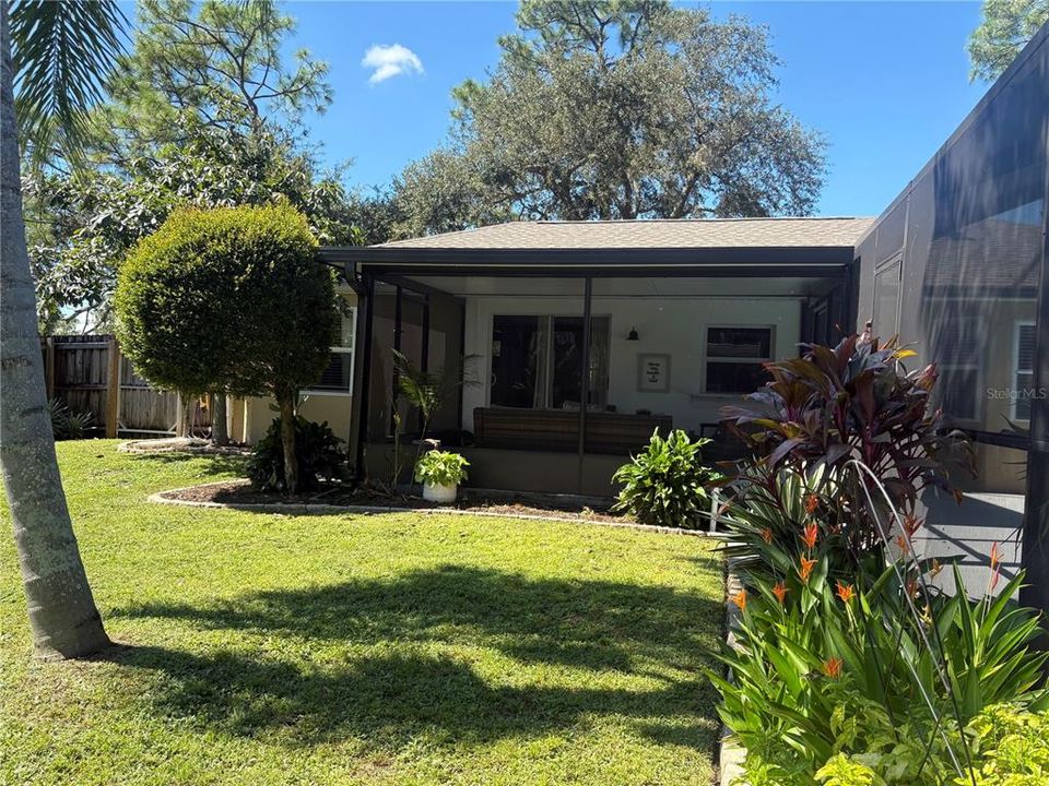 For Sale: $349,900 (2 beds, 2 baths, 1008 Square Feet)