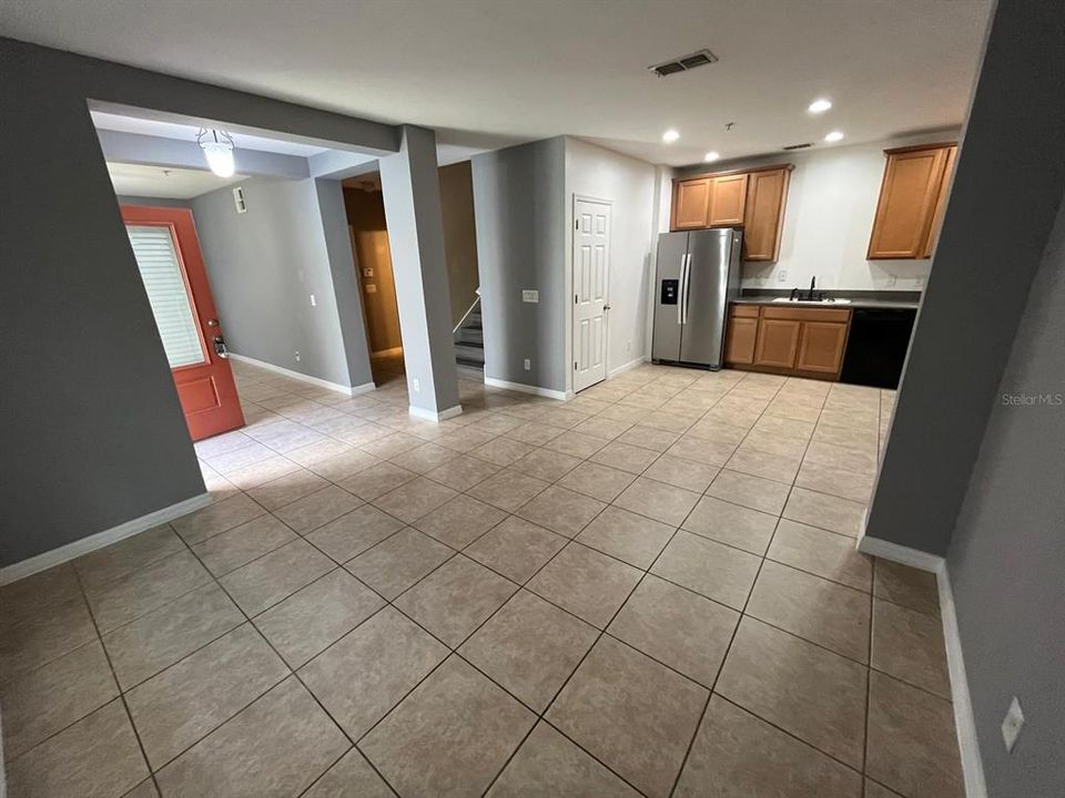 For Rent: $2,100 (3 beds, 2 baths, 1807 Square Feet)