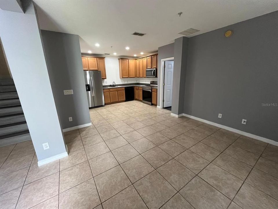 For Rent: $2,100 (3 beds, 2 baths, 1807 Square Feet)