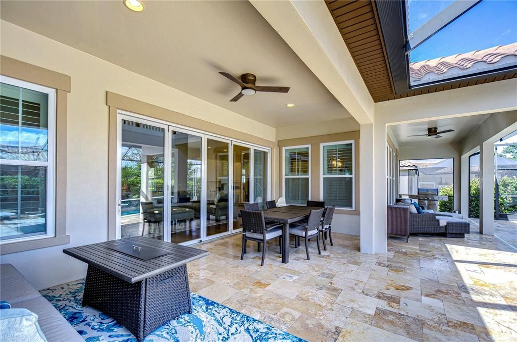 Beautiful  travertine-tiled on extended patio!