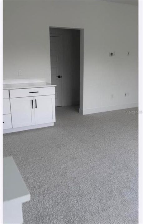 For Rent: $1,600 (1 beds, 1 baths, 700 Square Feet)