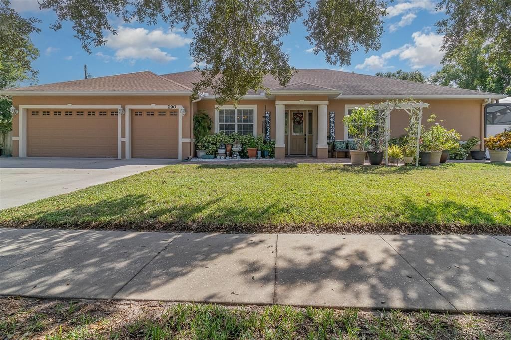 For Sale: $699,000 (4 beds, 2 baths, 2516 Square Feet)