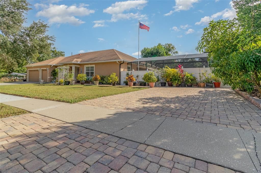 For Sale: $699,000 (4 beds, 2 baths, 2516 Square Feet)