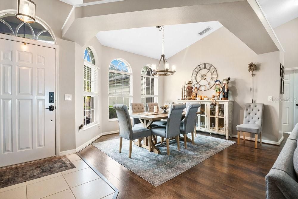 Foyer/Formal Dining Room