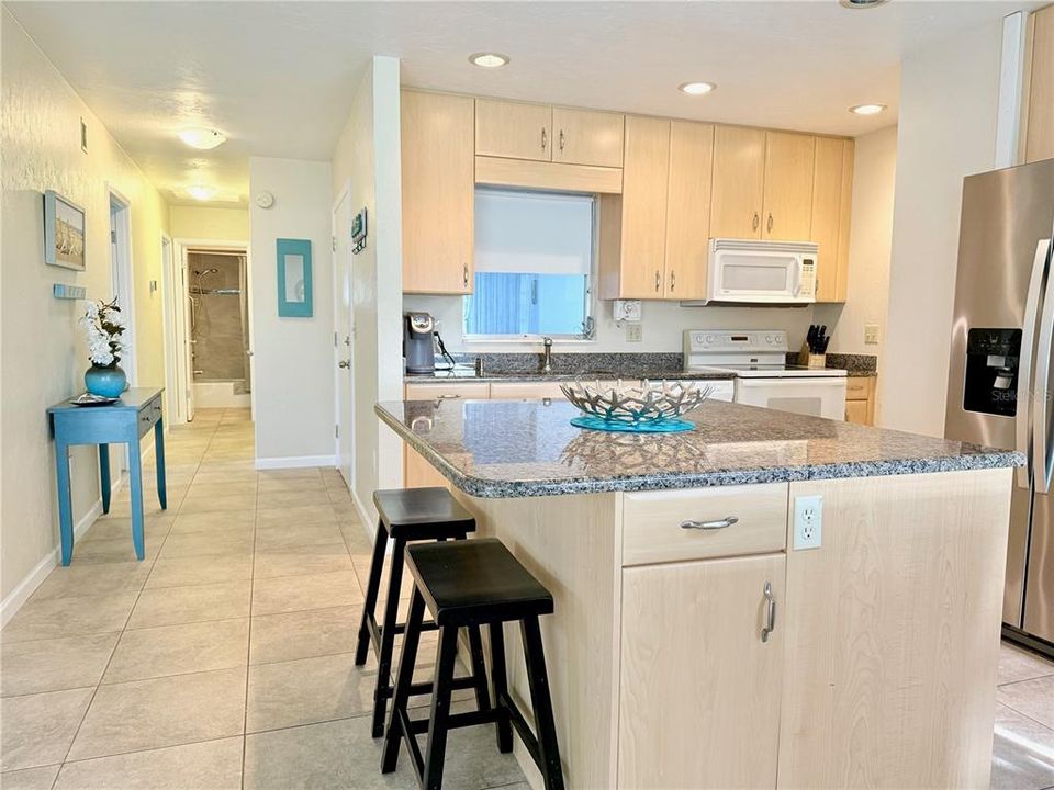 For Sale: $310,000 (2 beds, 2 baths, 1131 Square Feet)