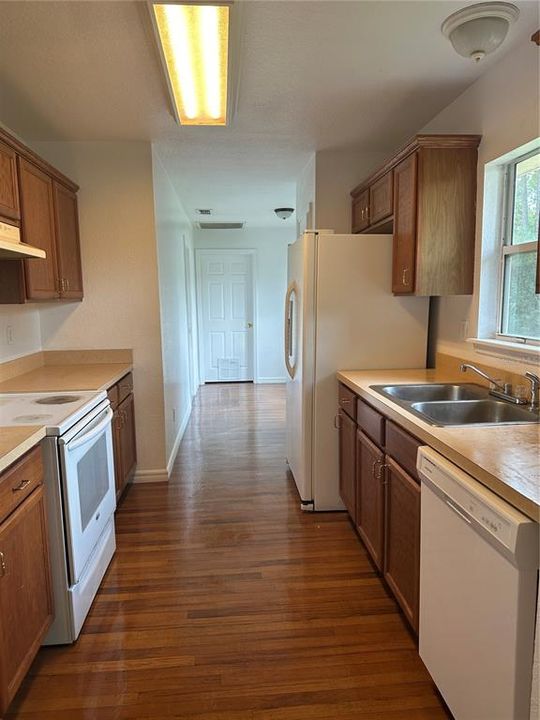 For Rent: $1,700 (3 beds, 2 baths, 1283 Square Feet)