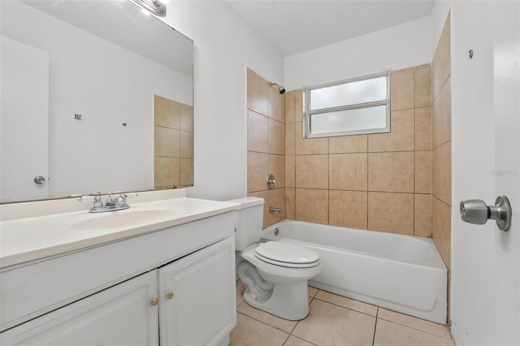 For Sale: $289,900 (3 beds, 1 baths, 1395 Square Feet)