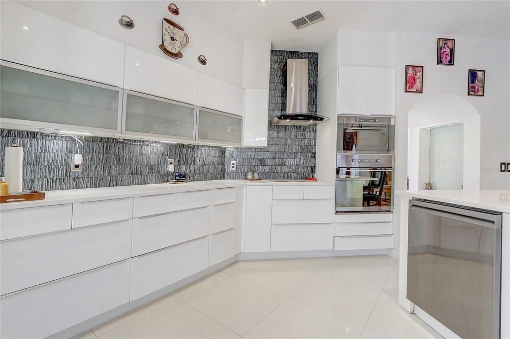 En Venta: $574,900 (4 camas, 2 baños, 2537 Pies cuadrados)