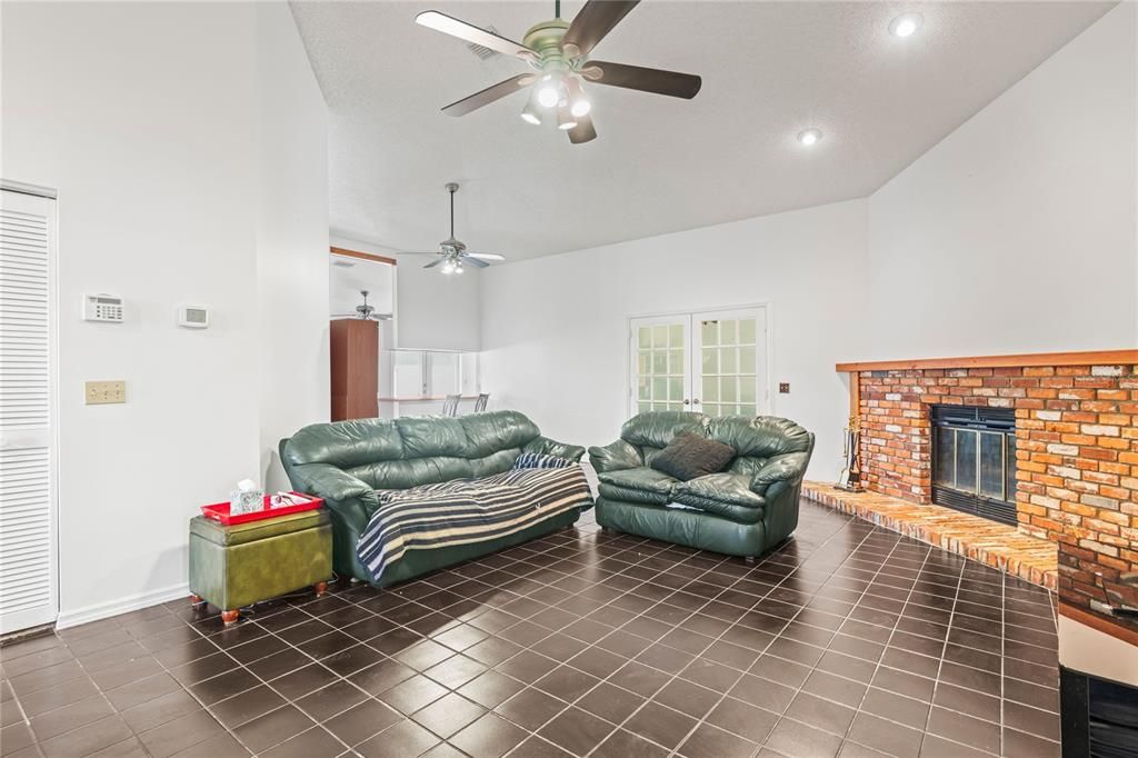 For Sale: $545,500 (3 beds, 2 baths, 2074 Square Feet)