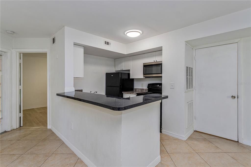 For Sale: $185,000 (2 beds, 2 baths, 967 Square Feet)