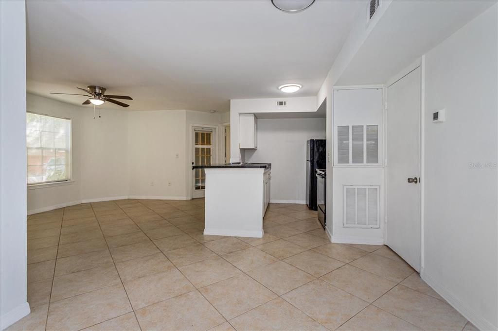 For Sale: $185,000 (2 beds, 2 baths, 967 Square Feet)