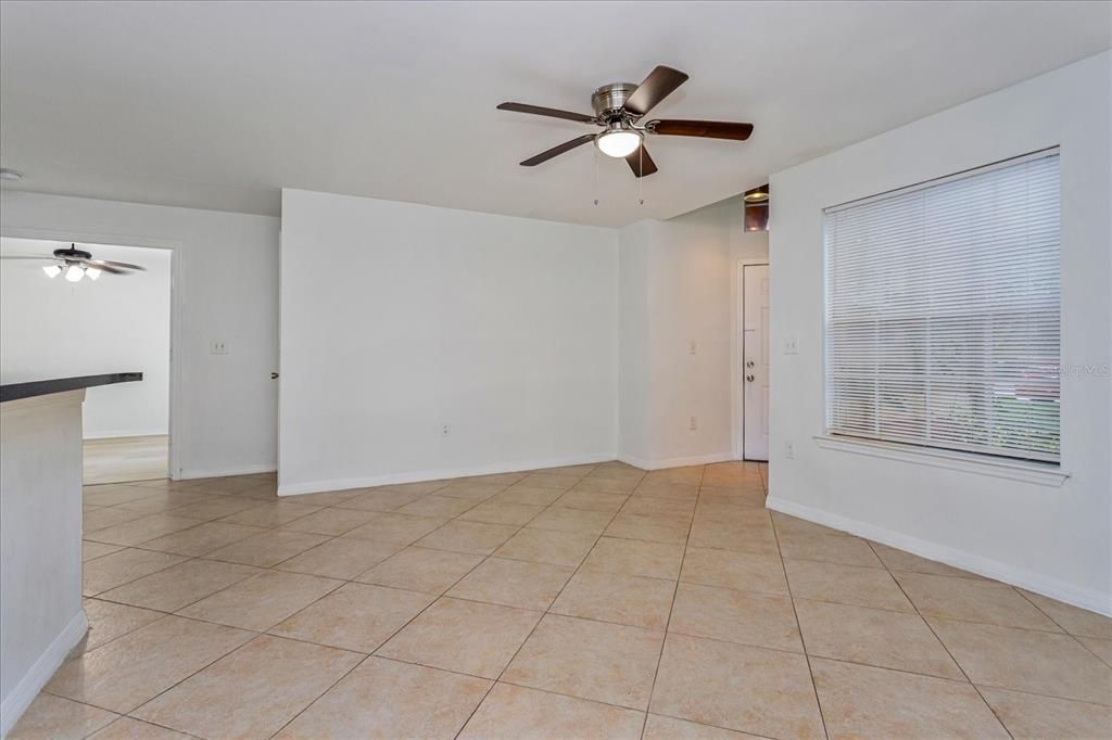 For Sale: $185,000 (2 beds, 2 baths, 967 Square Feet)