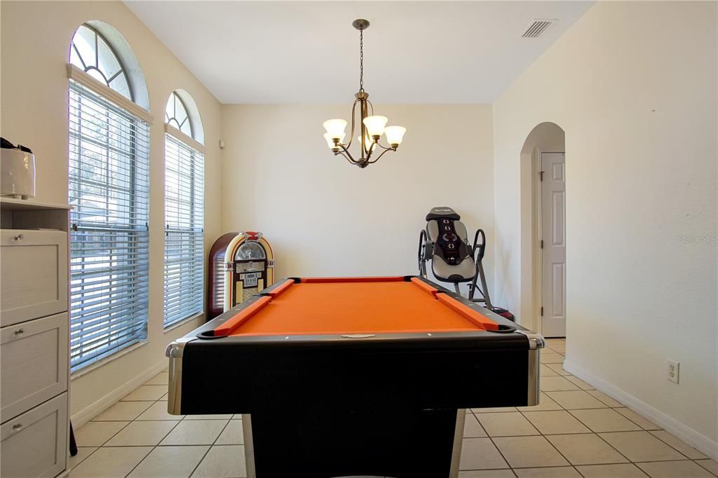 Active With Contract: $2,650 (5 beds, 3 baths, 2814 Square Feet)