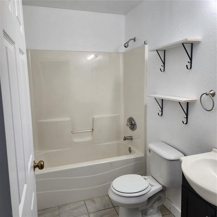 For Rent: $1,400 (3 beds, 2 baths, 1092 Square Feet)