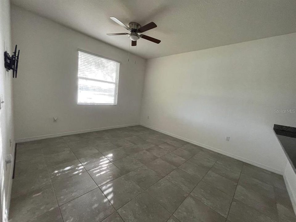 For Rent: $2,195 (3 beds, 2 baths, 1689 Square Feet)