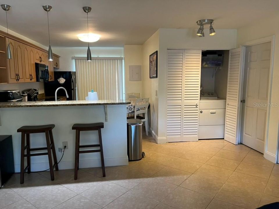 For Sale: $205,000 (2 beds, 2 baths, 840 Square Feet)