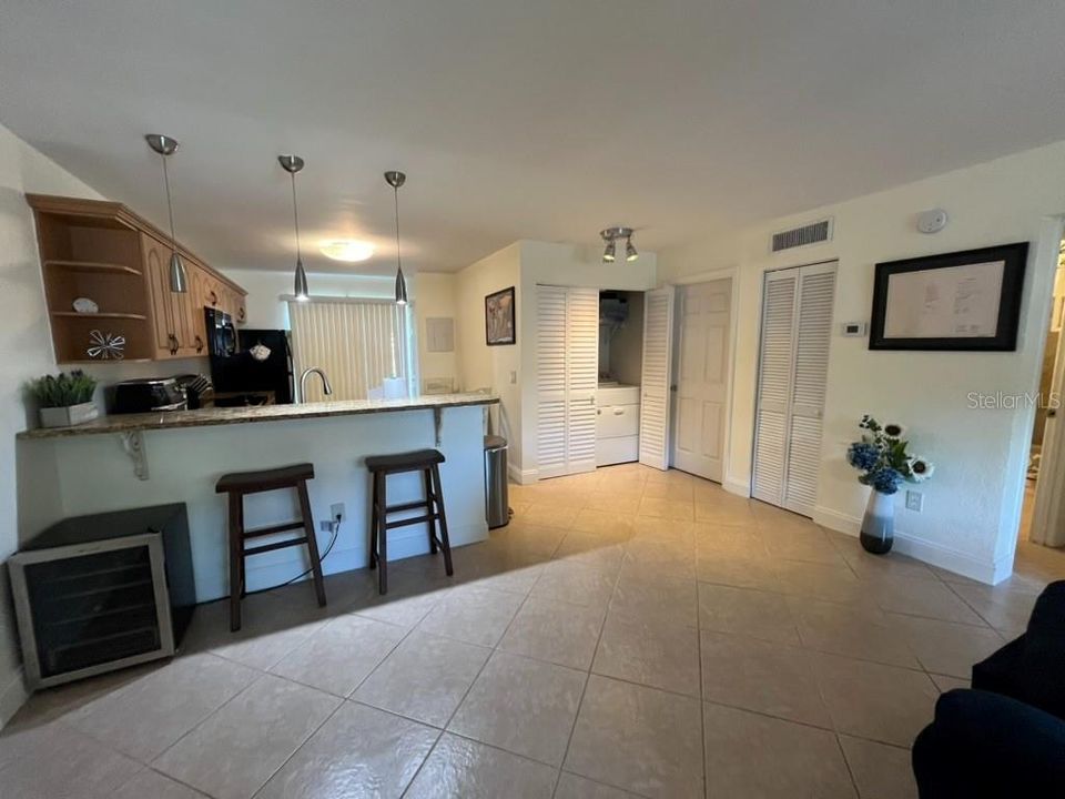 For Sale: $205,000 (2 beds, 2 baths, 840 Square Feet)